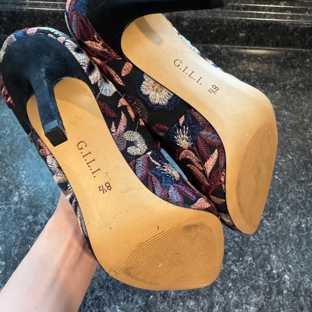 G.I.L.I. Got It Love It Floral Embroidered Pointed Toe Pumps Black Multi 8.5M - Picture 6 of 8